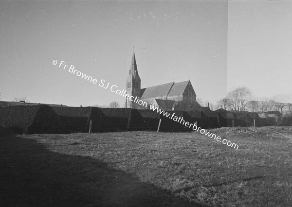 MUINTIR NA TIRE  TURFSTOCKS OUTSIDE PARISH CHURCH